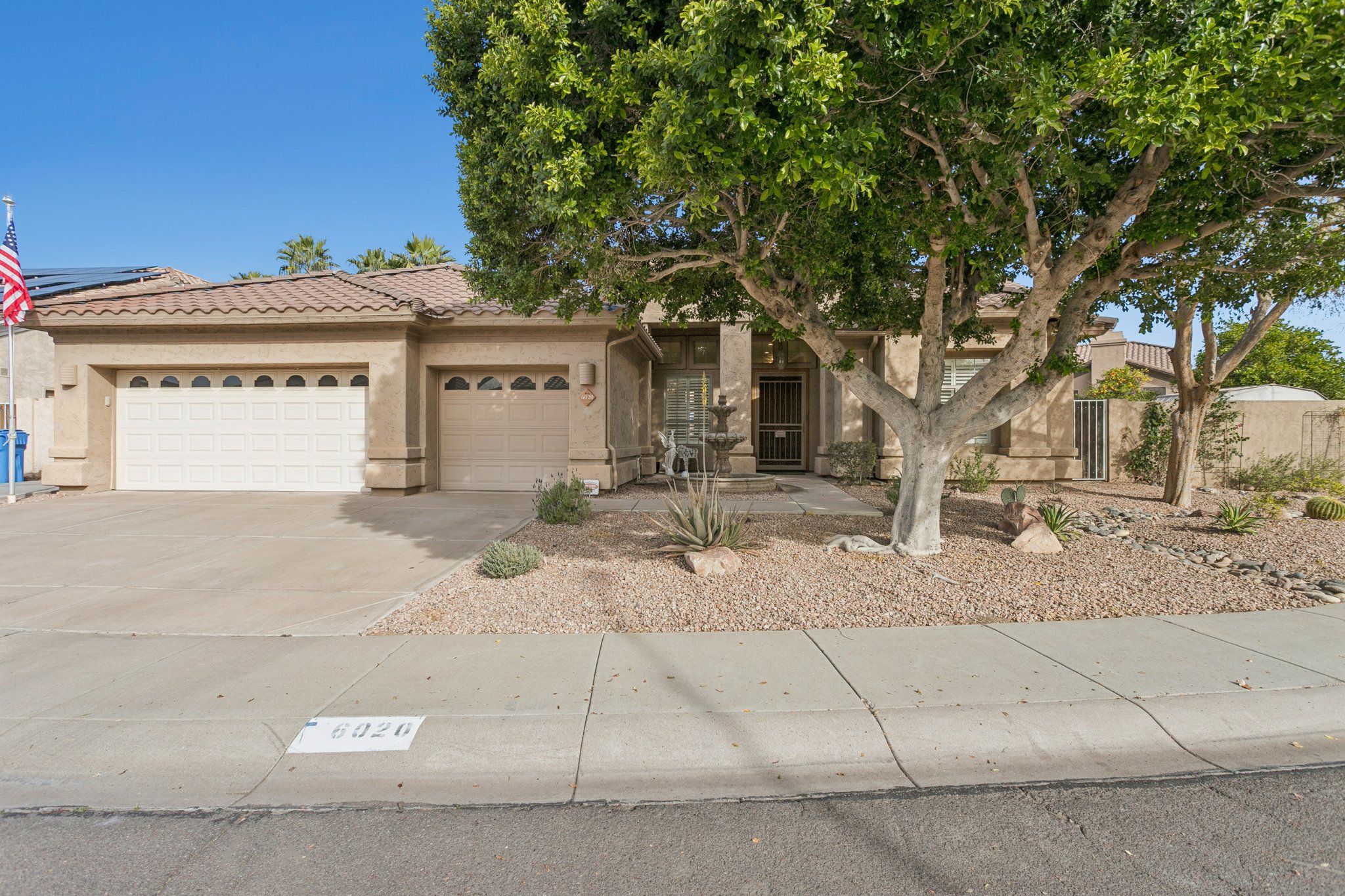 6020 E Hartford Ave - 003.jpg