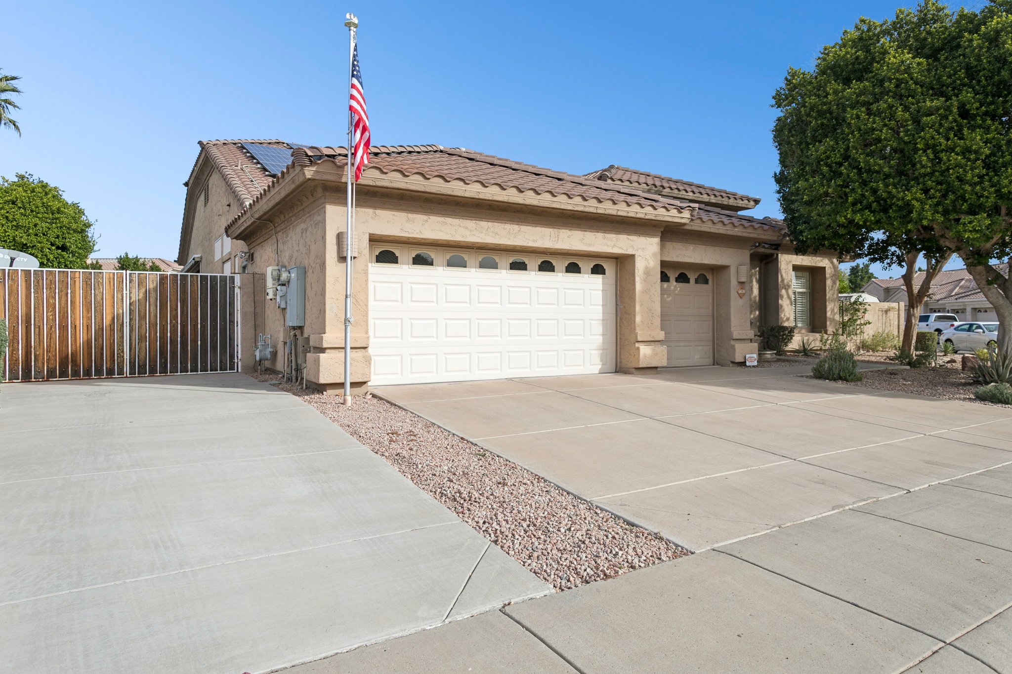 6020 E Hartford Ave - 004.jpg