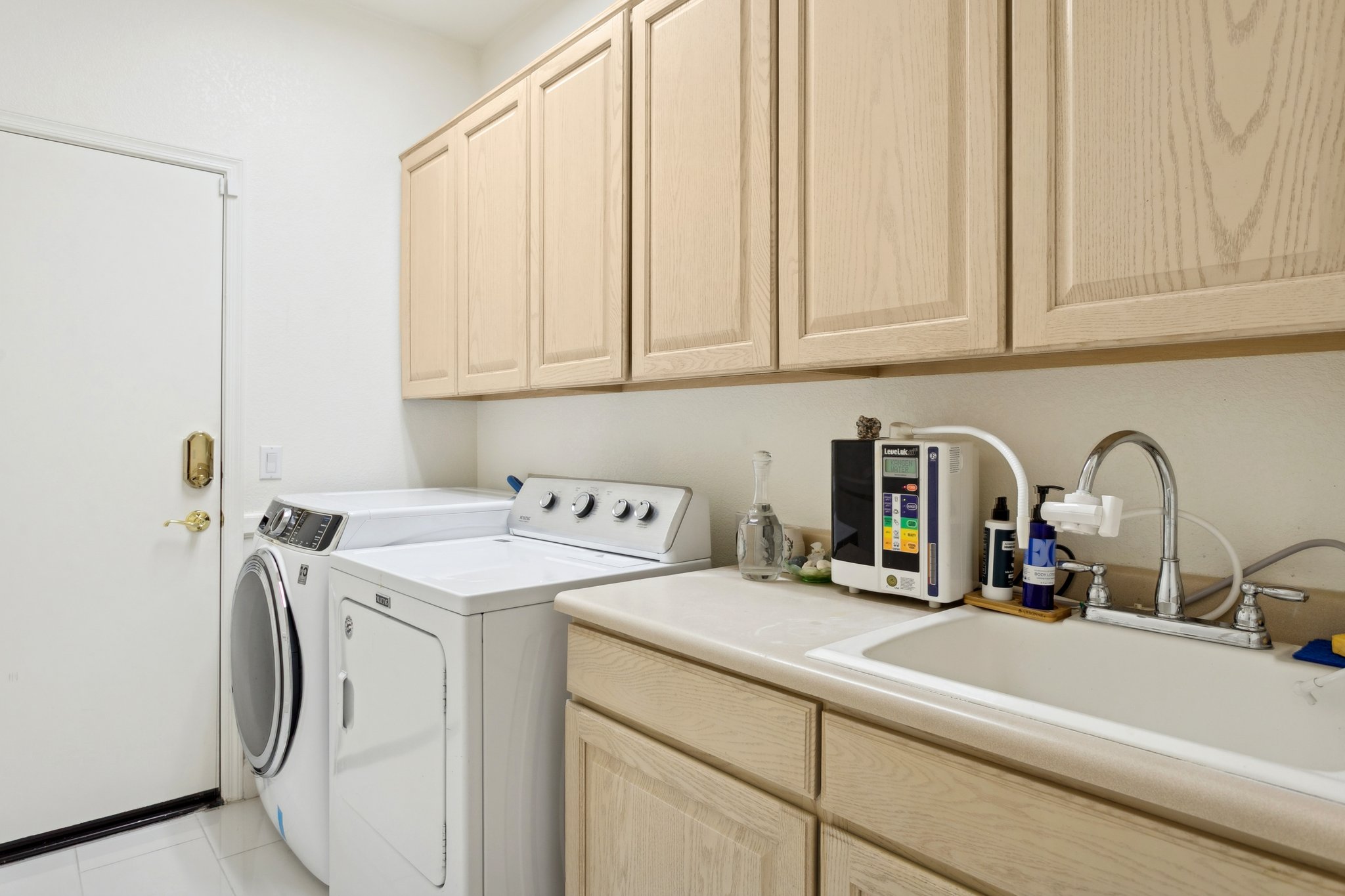 6020 E Hartford Ave - 031.jpg