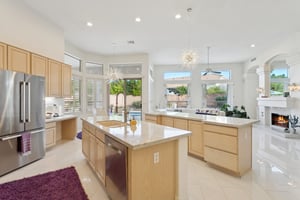 6020 E Hartford Ave - 013.jpg