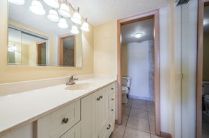 Bathroom 1a-3