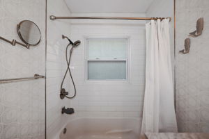 Bathroom2 - 495A1995 (1)