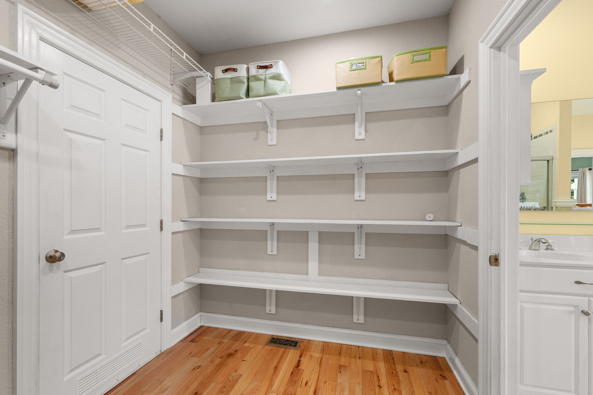 6021-Martins-Point-BR1-Closet