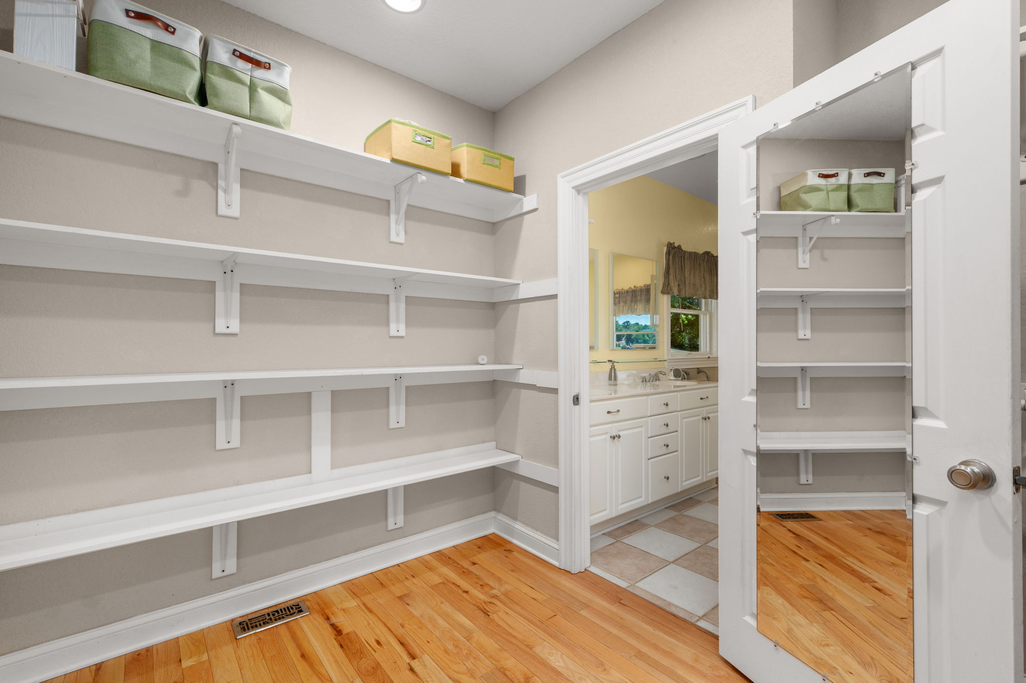 6021-Martins-Point-BR1-Closet-V2
