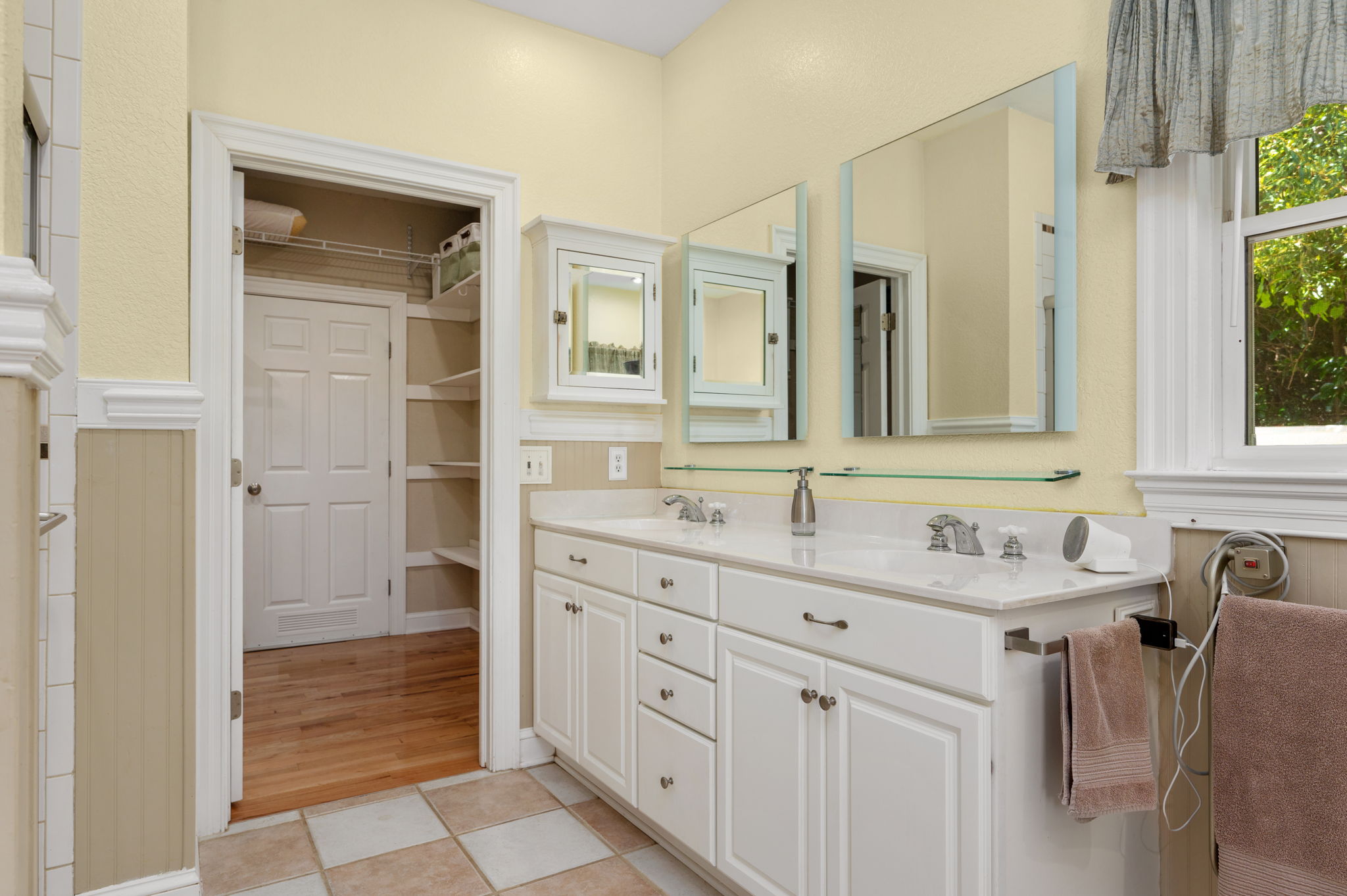6021-Martins-Point-BR1-Private-Bath