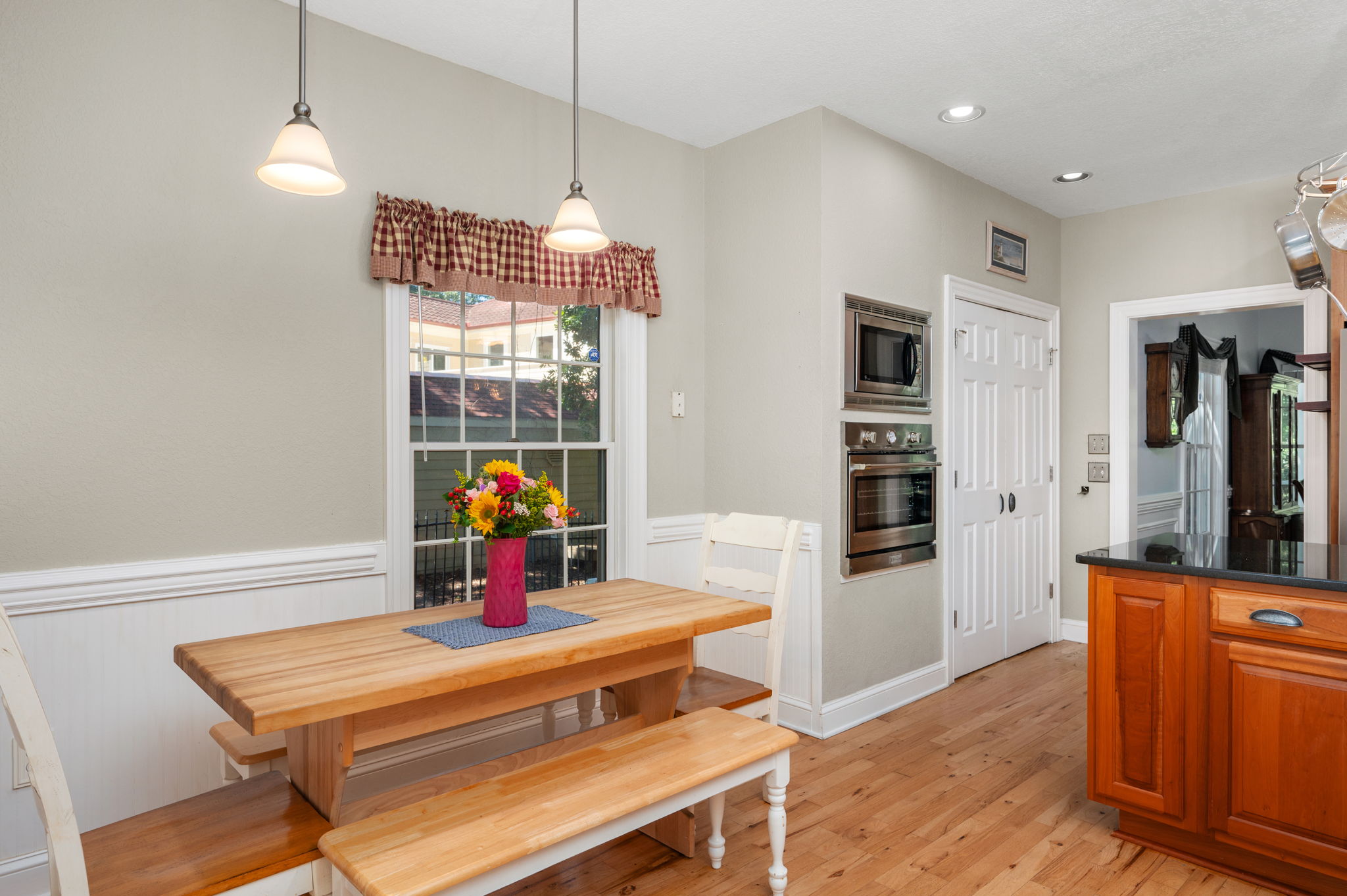 6021-Martins-Point-Breakfast-Nook