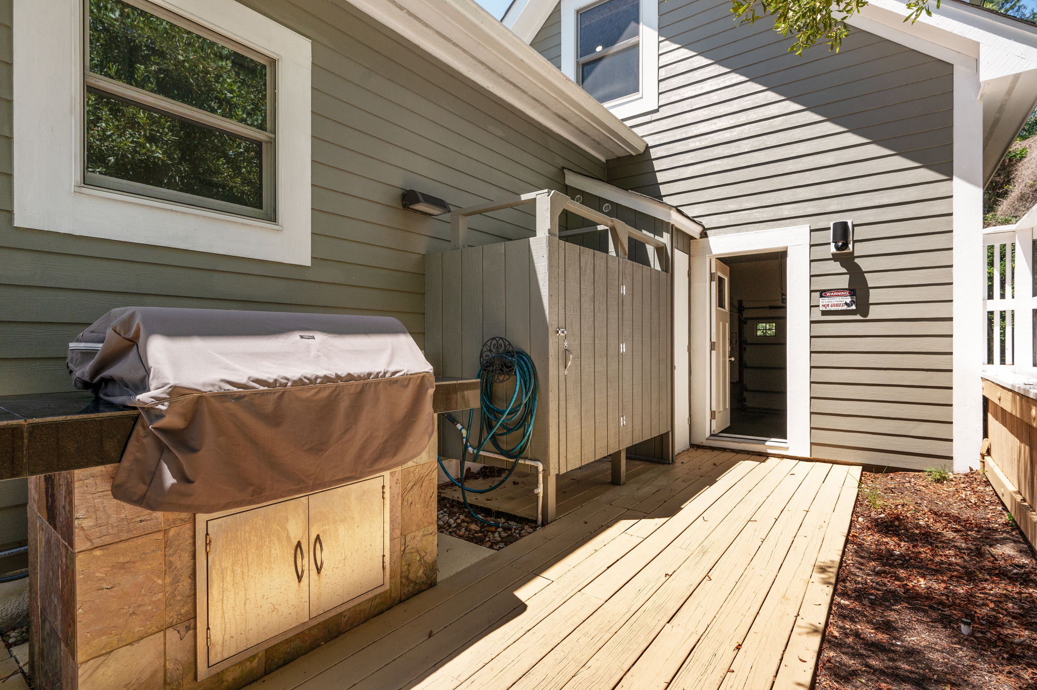6021-Martins-Point-Grill-Area