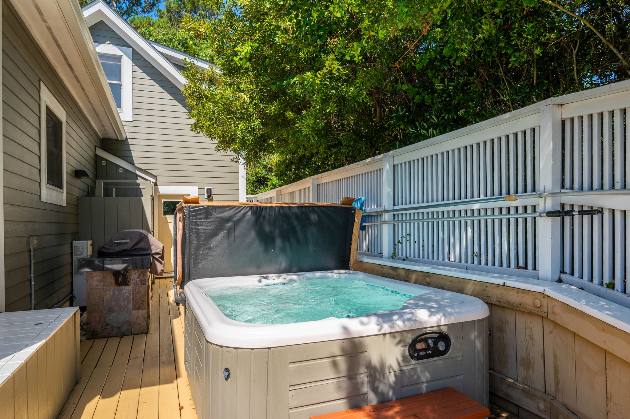 6021-Martins-Point-Hot-Tub
