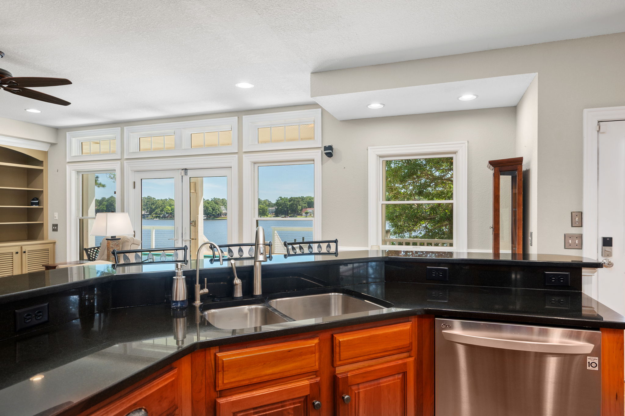 6021-Martins-Point-Kitchen-V7