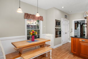 6021-Martins-Point-Breakfast-Nook