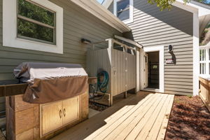 6021-Martins-Point-Grill-Area