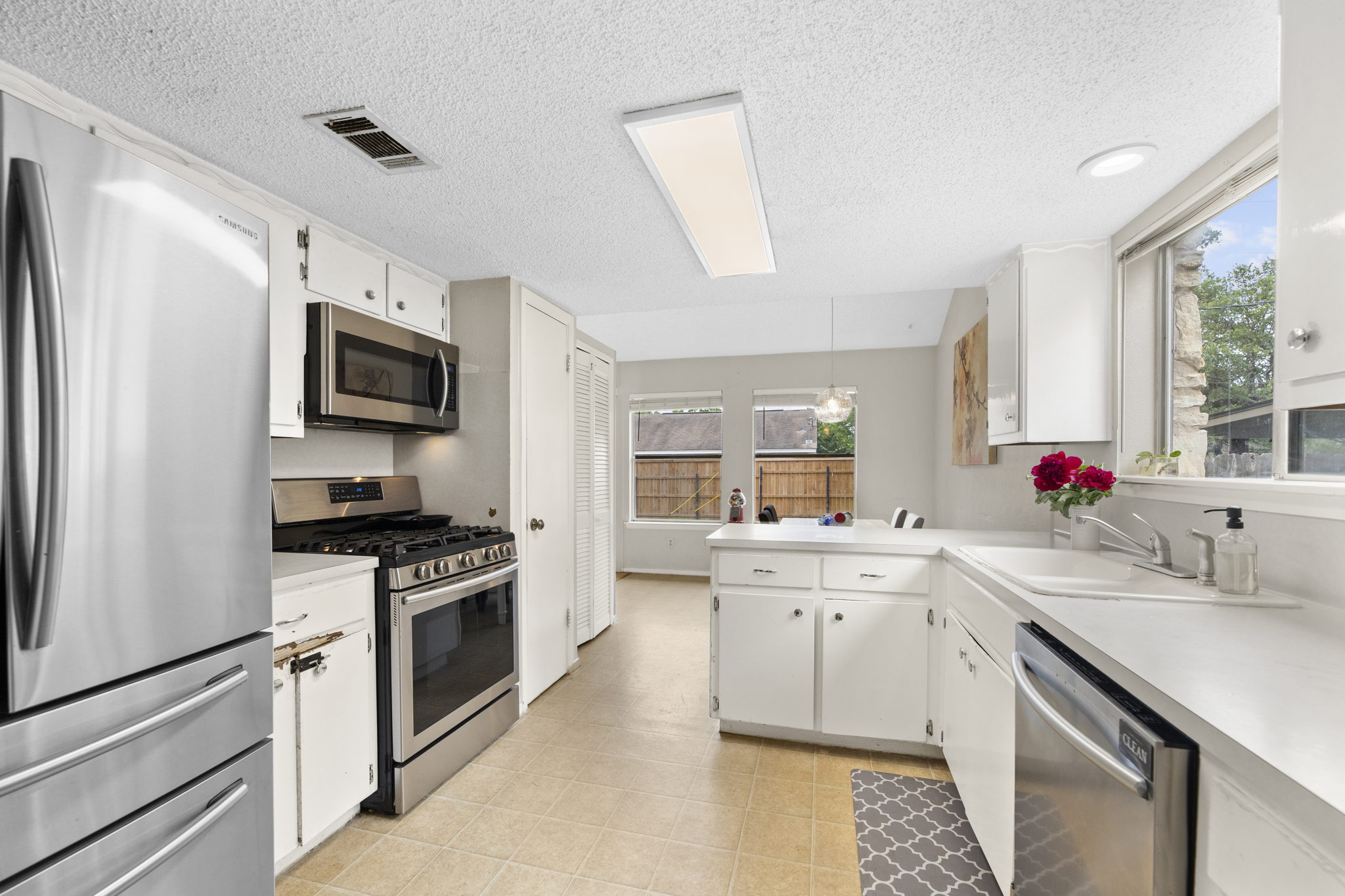 6021 Morning Dew Dr, Austin, TX 78749, USA Photo 8
