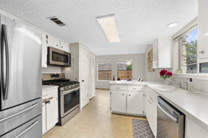 6021 Morning Dew Dr, Austin, TX 78749, USA Photo 7
