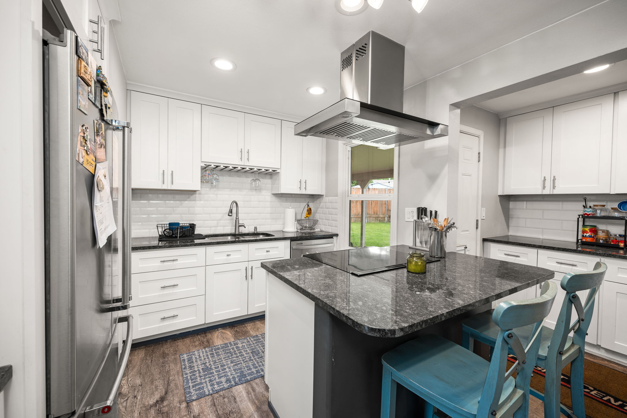  Photo 12