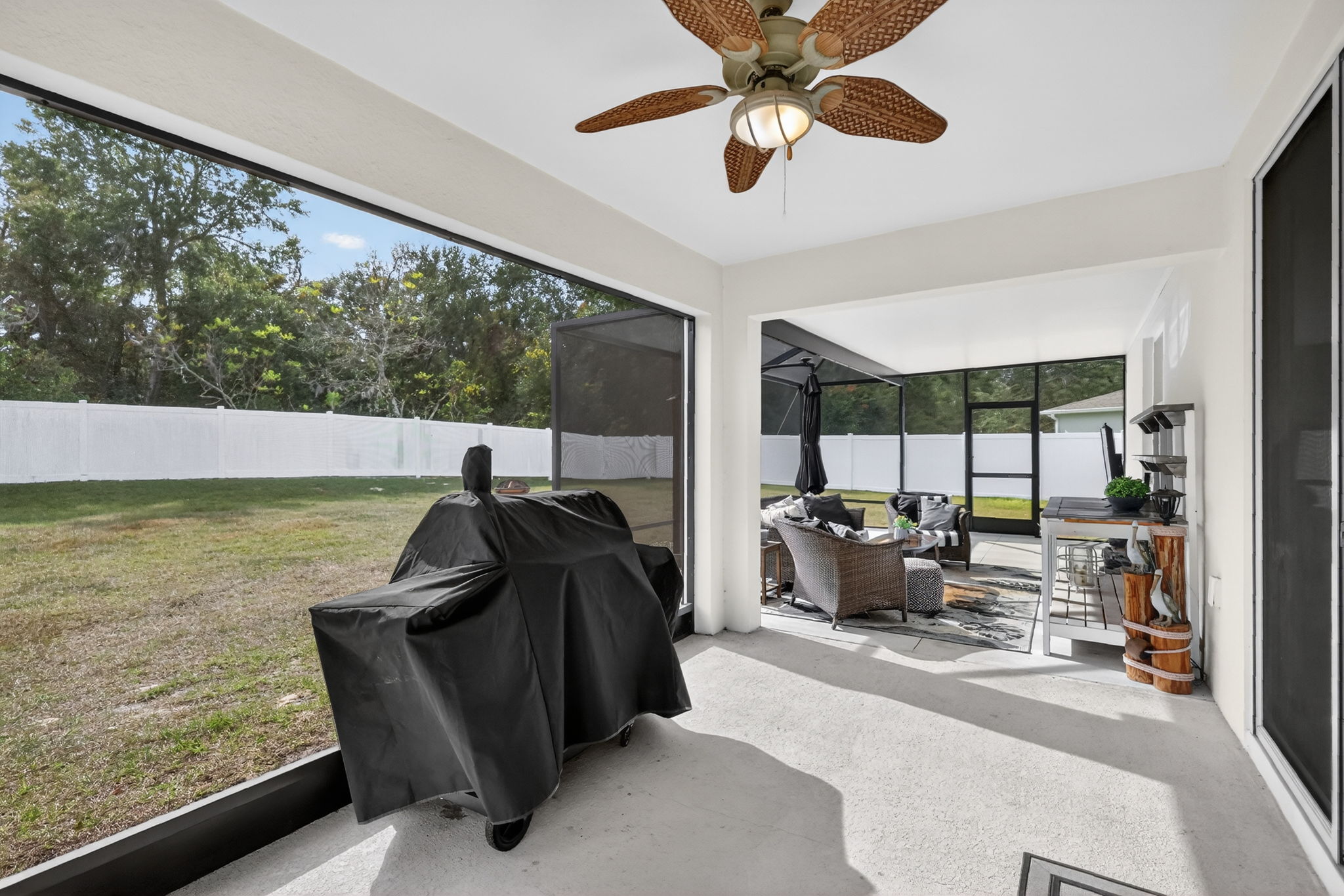 Expansive Lanai with Extended Birdcage