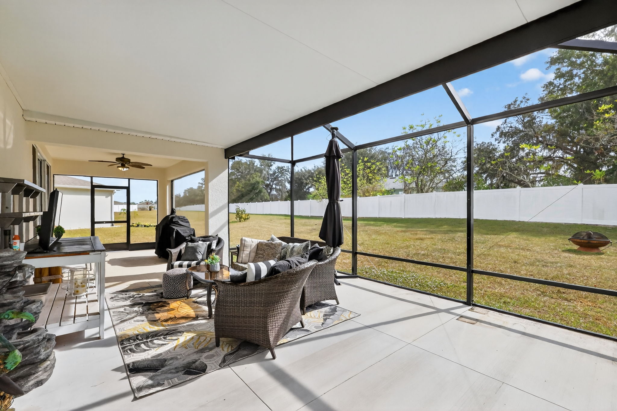 Expansive Lanai with Extended Birdcage