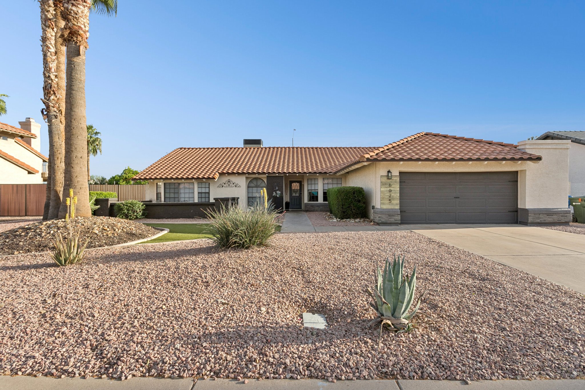 6025 E Beck Ln - 001.jpg