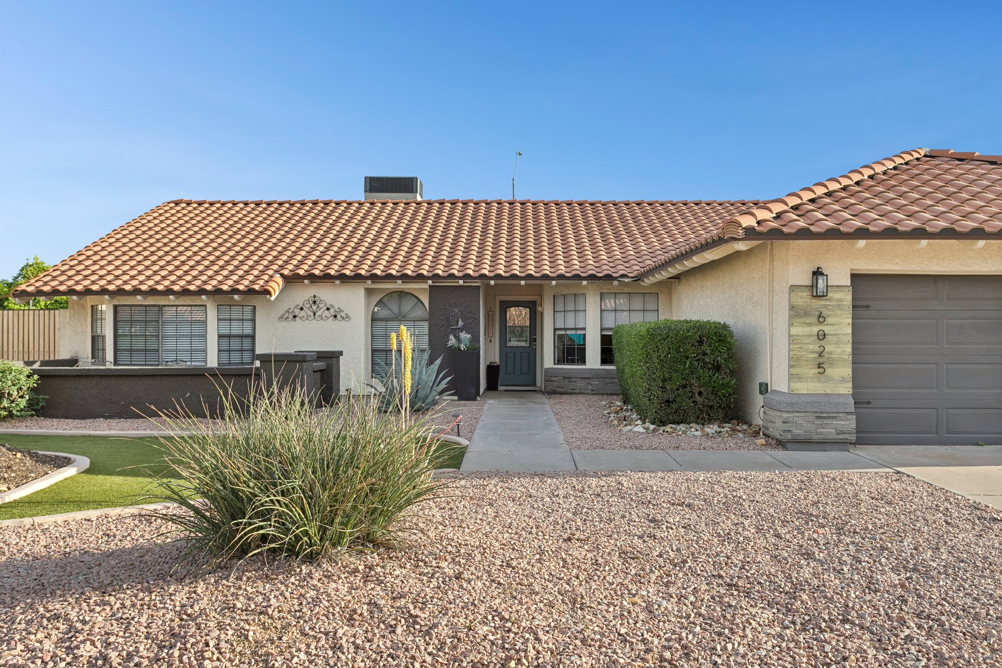 6025 E Beck Ln - 003.jpg