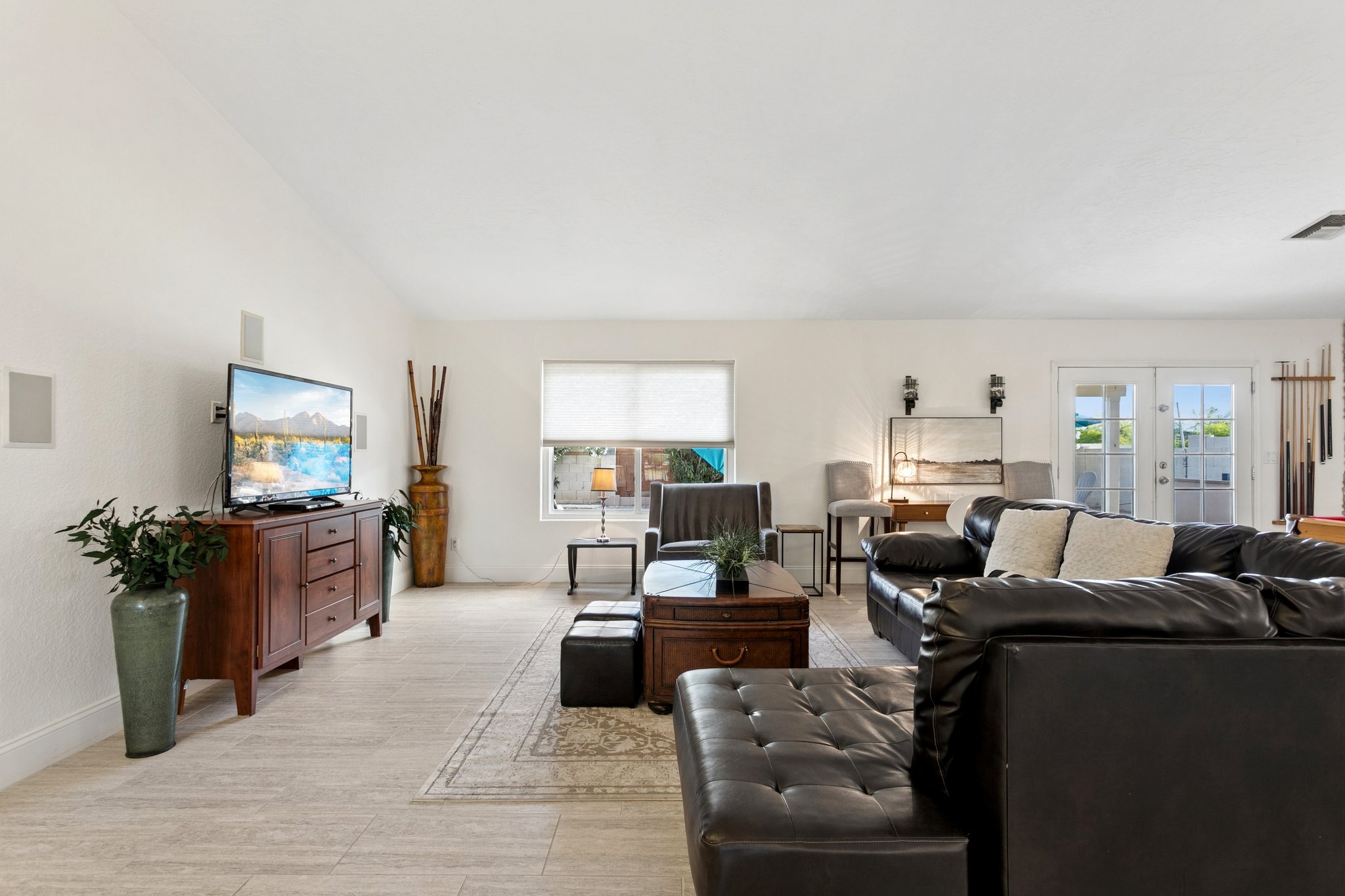 6025 E Beck Ln - 007.jpg