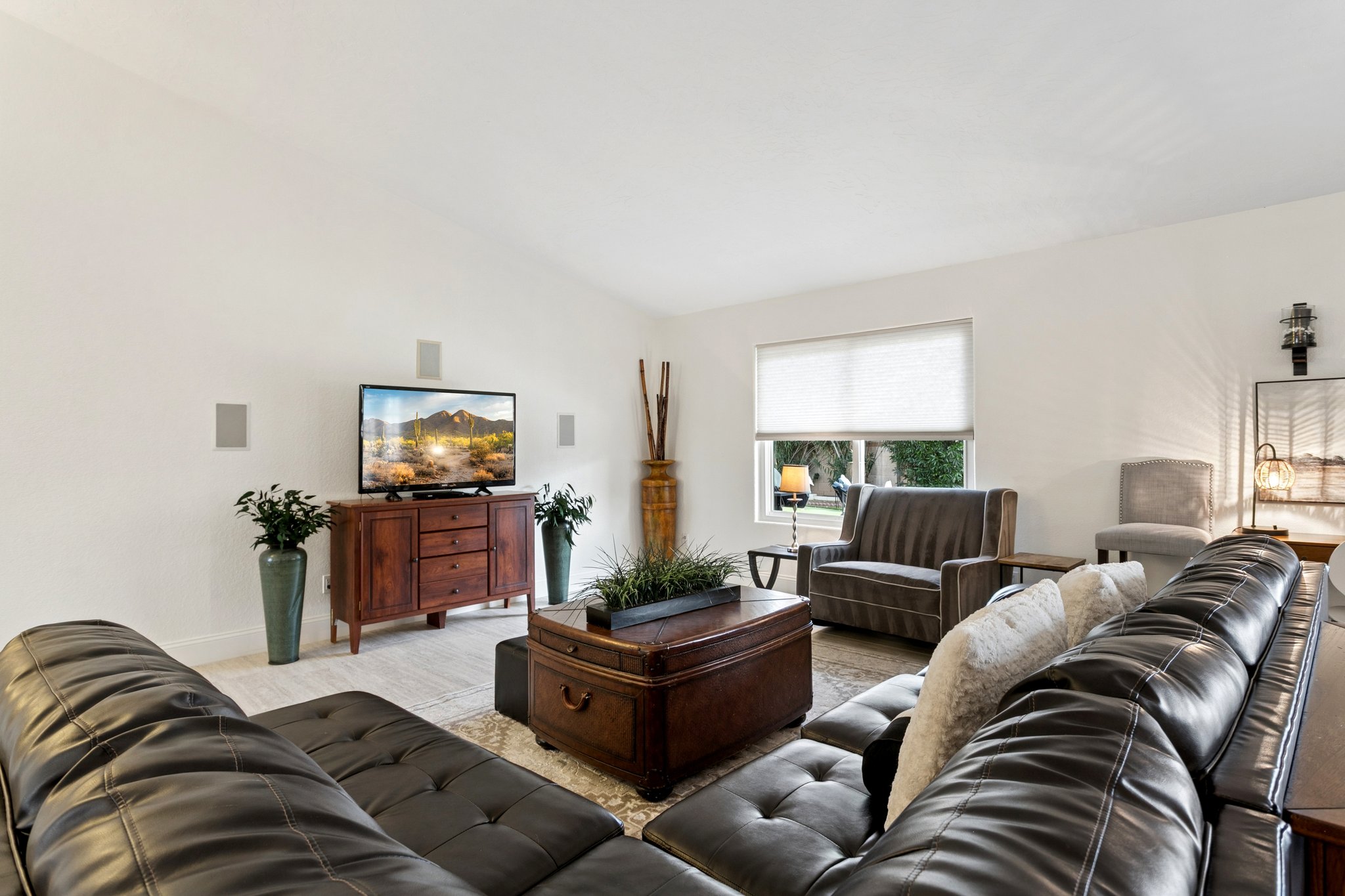 6025 E Beck Ln - 011.jpg