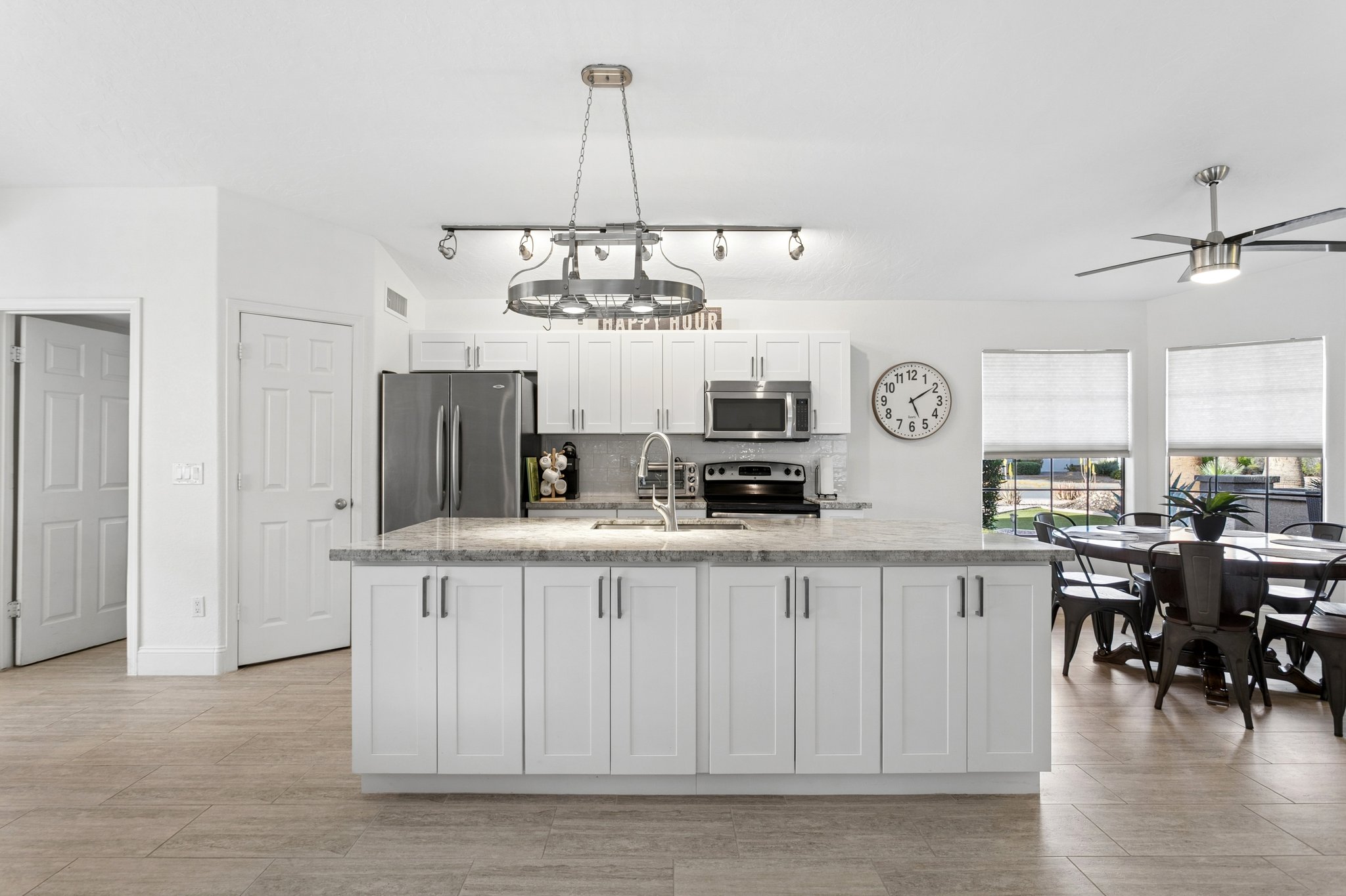 6025 E Beck Ln - 015.jpg