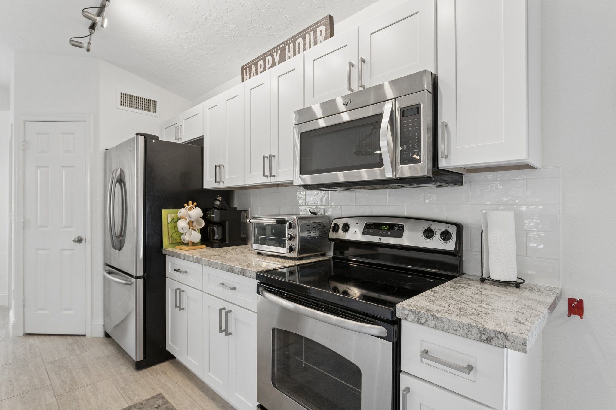 6025 E Beck Ln - 016.jpg