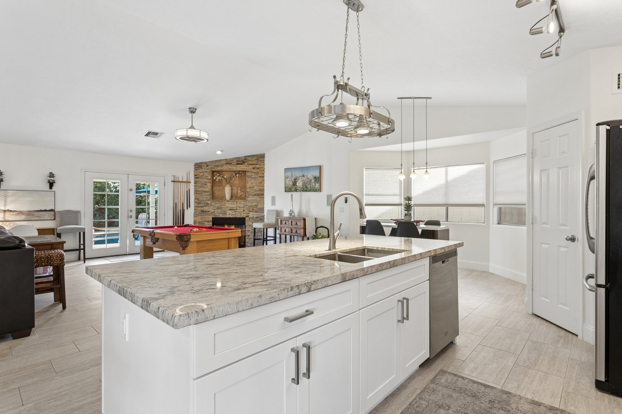 6025 E Beck Ln - 017.jpg