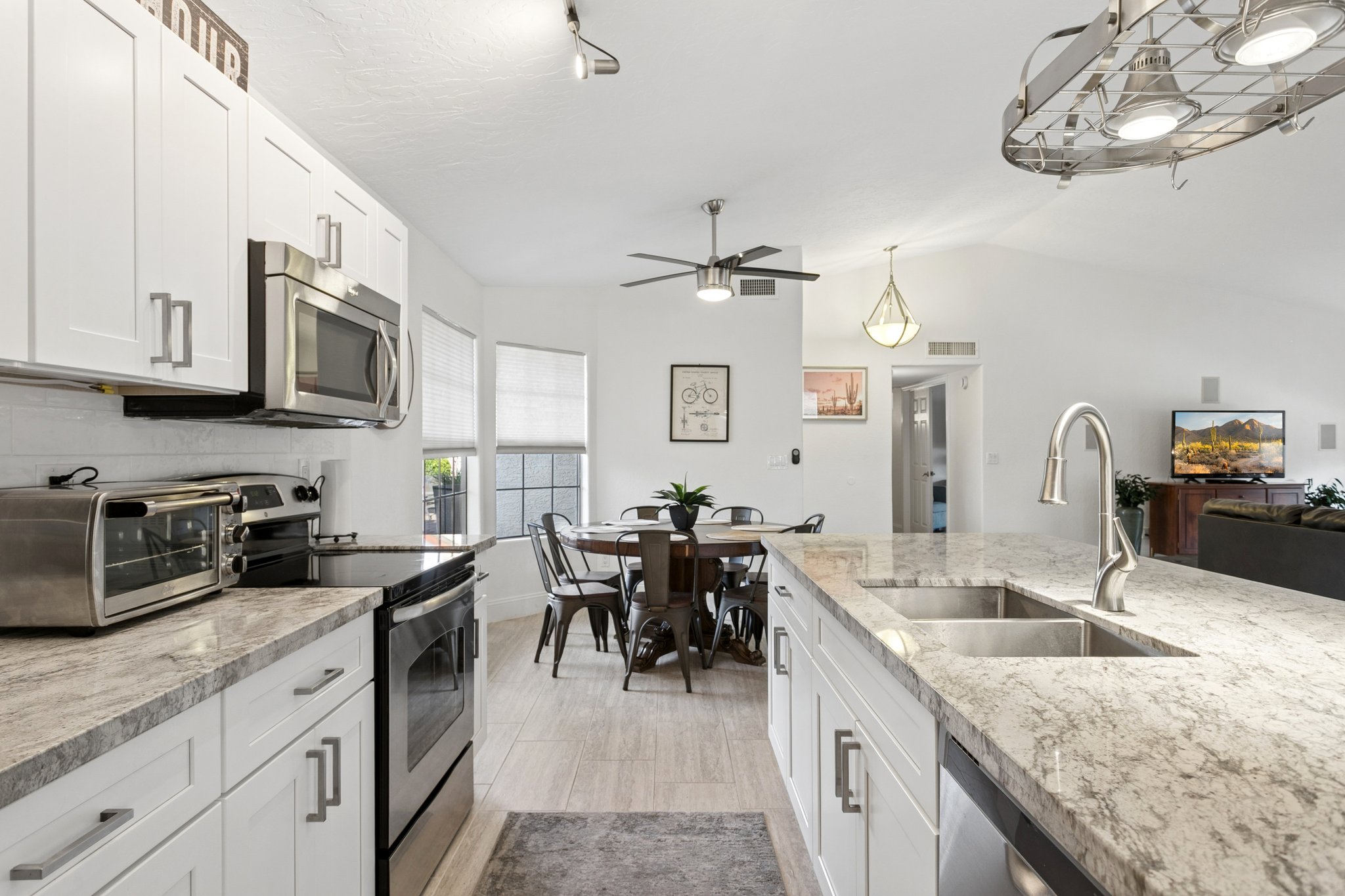 6025 E Beck Ln - 018.jpg