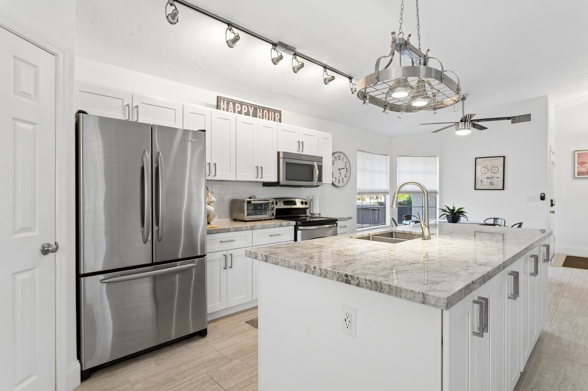 6025 E Beck Ln - 020.jpg