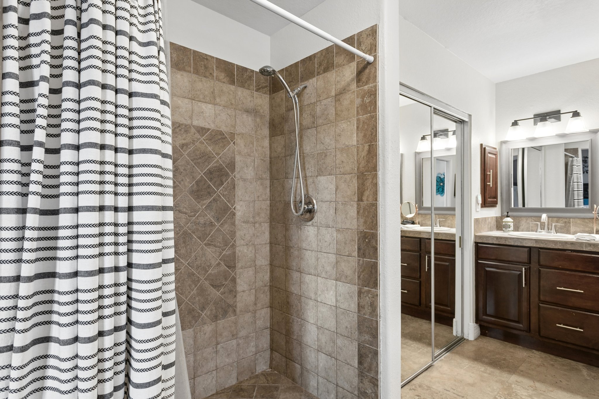 6025 E Beck Ln - 028.jpg