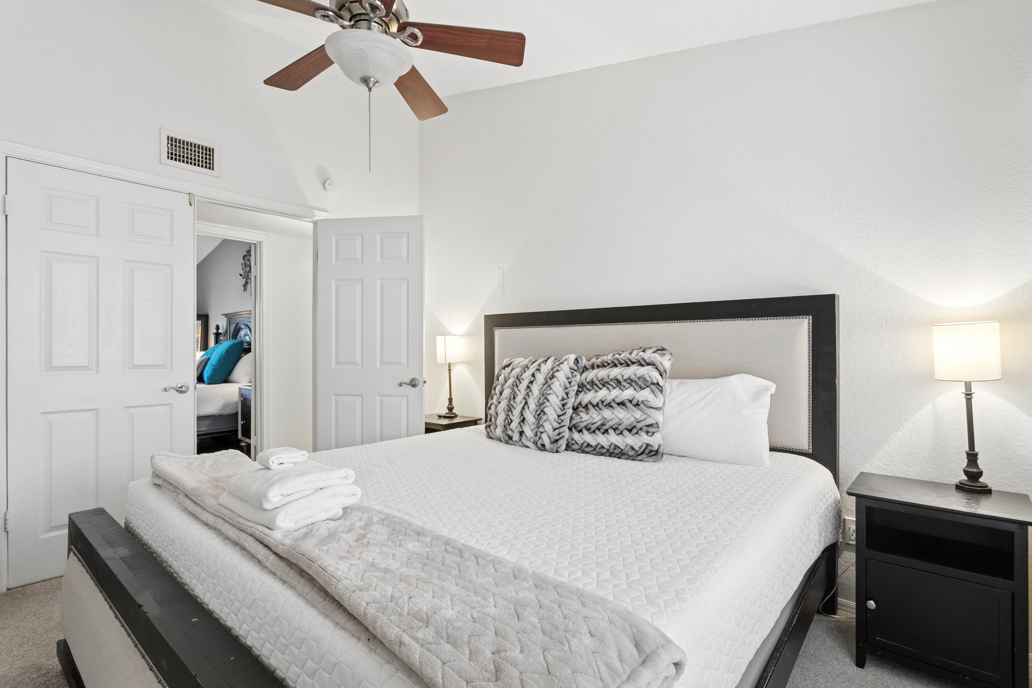 6025 E Beck Ln - 031.jpg