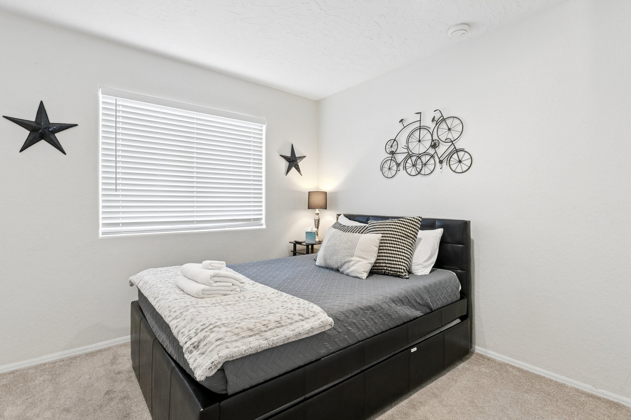 6025 E Beck Ln - 033.jpg