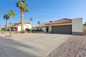 6025 E Beck Ln - 002.jpg