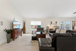 6025 E Beck Ln - 007.jpg