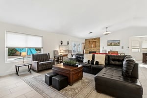 6025 E Beck Ln - 008.jpg