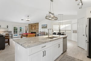 6025 E Beck Ln - 017.jpg