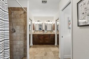 6025 E Beck Ln - 027.jpg