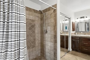 6025 E Beck Ln - 028.jpg