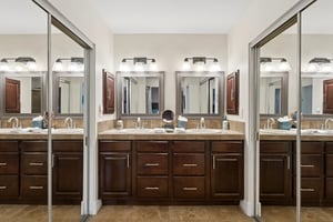 6025 E Beck Ln - 029.jpg