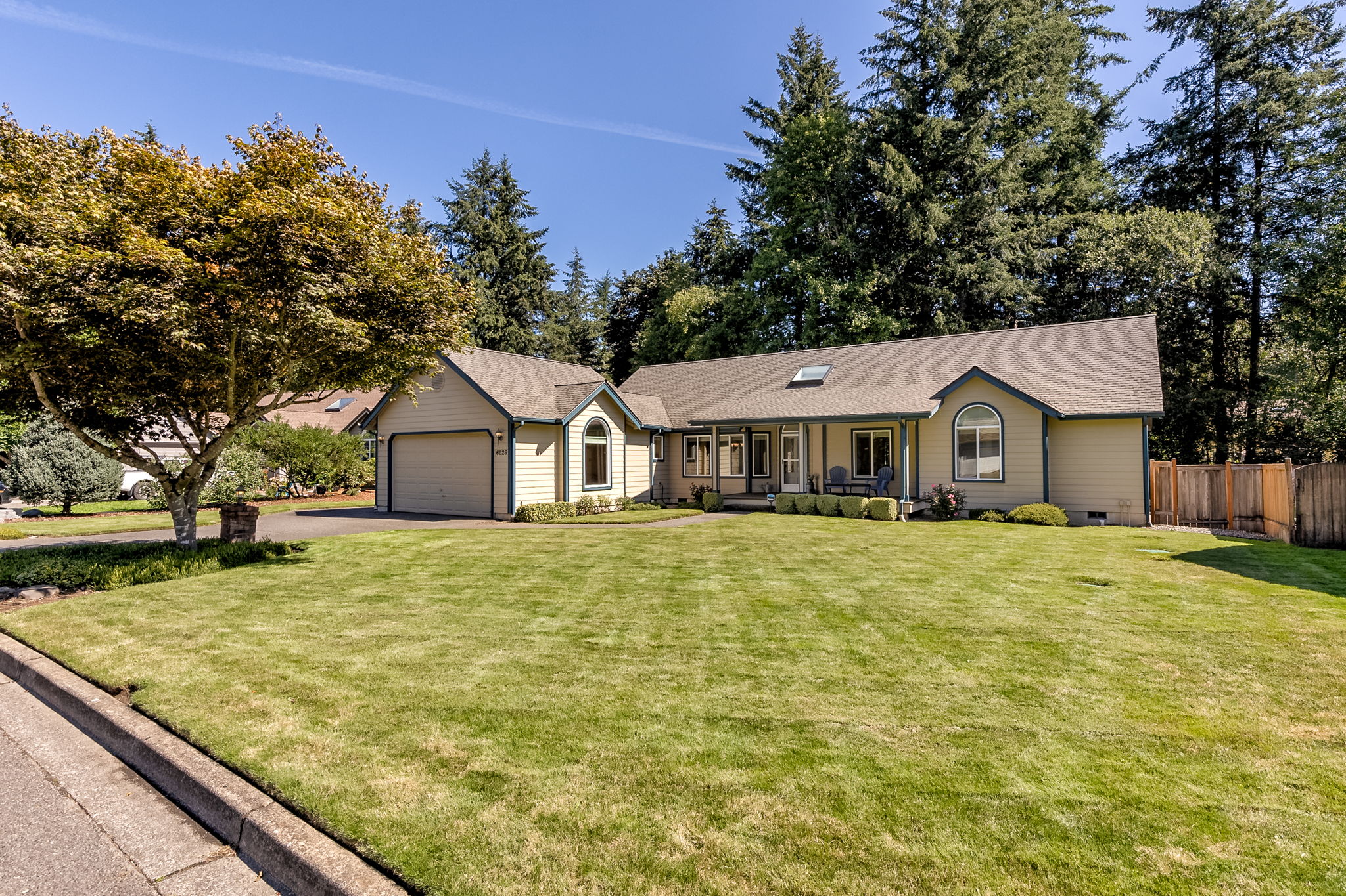 Sprinkler system helps maintain the nice yard. Look at all that front yard space!