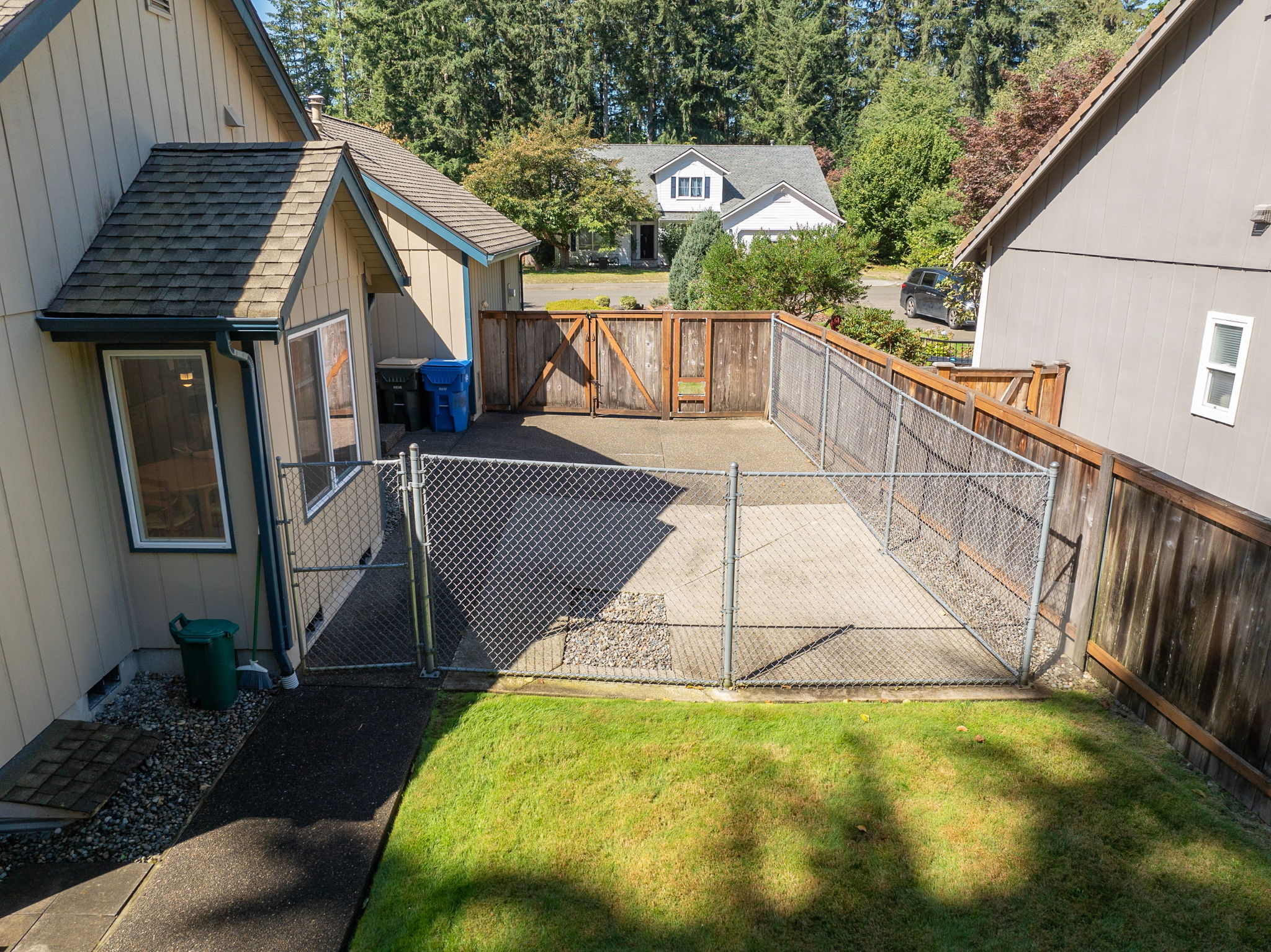 Side fenced area. Great for dogs, a play yard or an entertaining area!