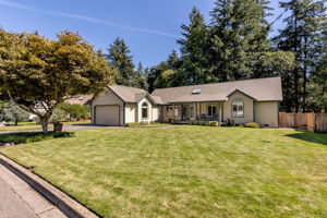 Sprinkler system helps maintain the nice yard. Look at all that front yard space!