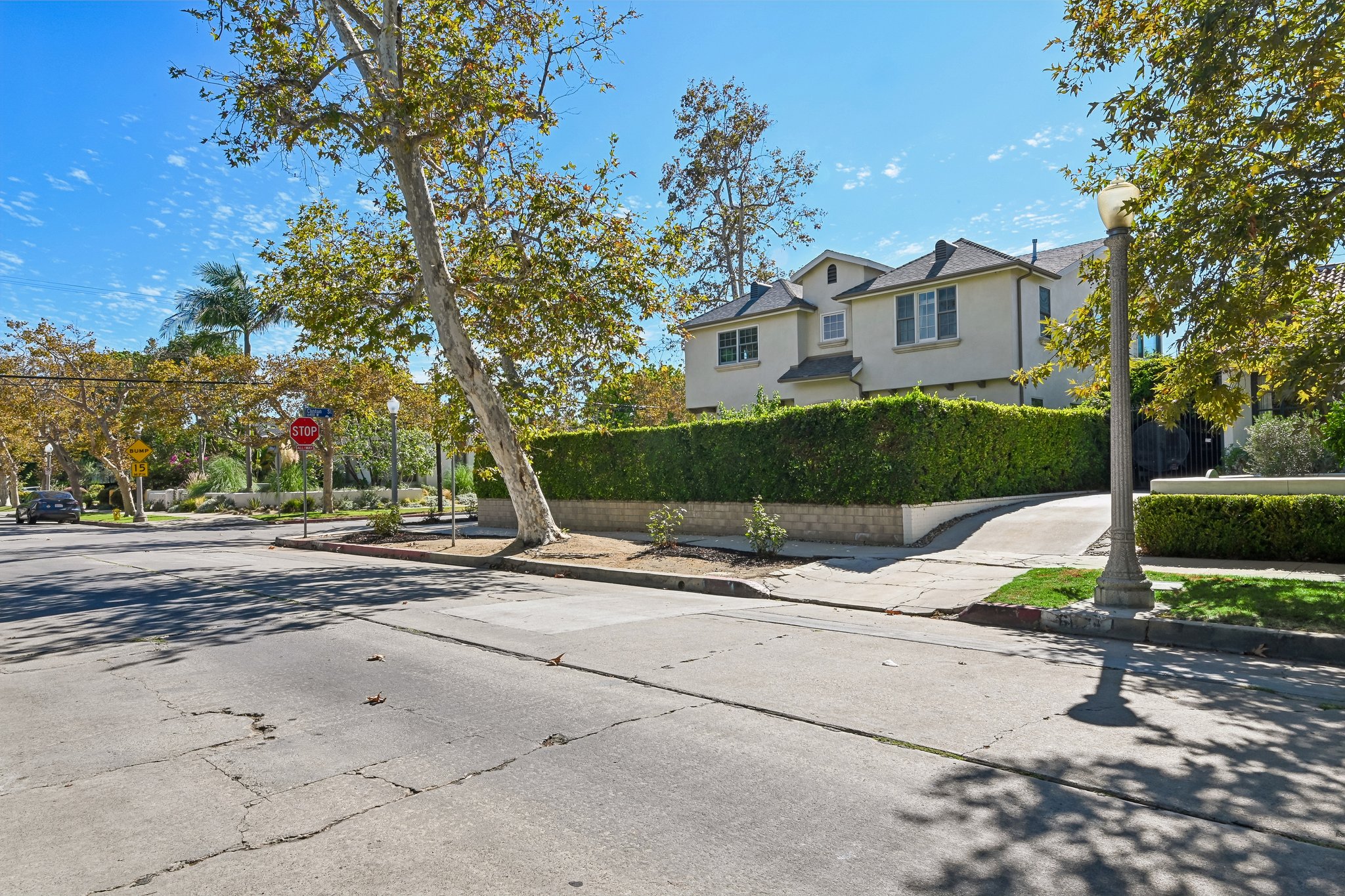 N Las Palmas Ave-S1708-004.jpg