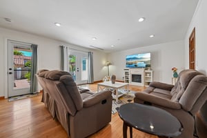 N Las Palmas Ave-S1708-028.jpg