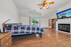 N Las Palmas Ave-S1708-043.jpg