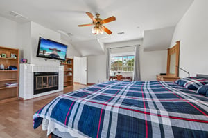 N Las Palmas Ave-S1708-045.jpg