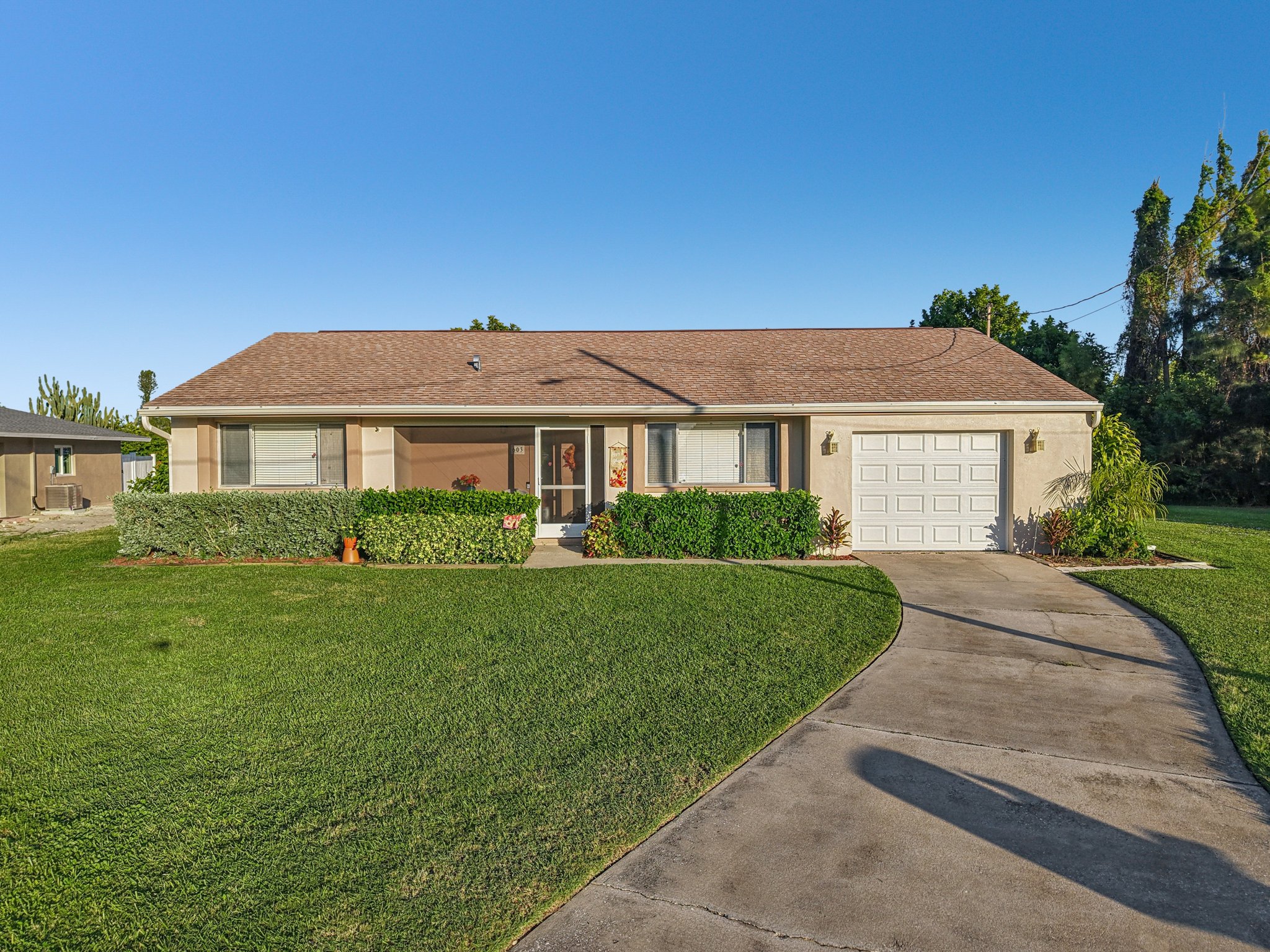 NE 17th Pl-S2510-029.jpg