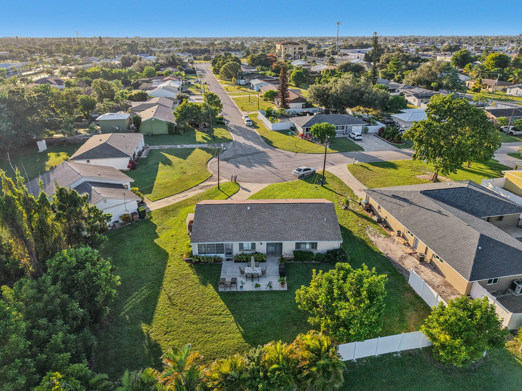 NE 17th Pl-S2510-043.jpg