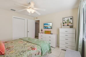 NE 17th Pl-S2510-012.jpg