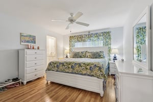 NE 17th Pl-S2510-015.jpg